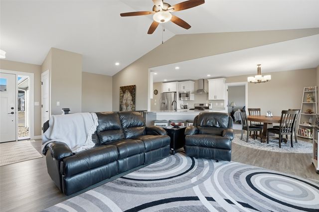 1405 E Tartan Drive, North Liberty, IA 52317