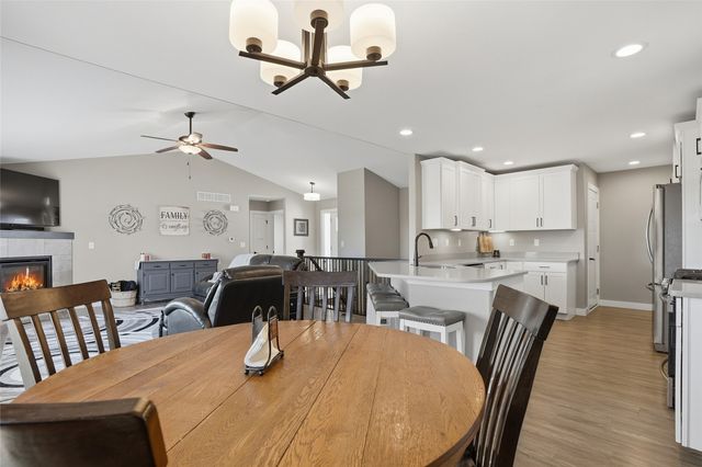 1405 E Tartan Drive, North Liberty, IA 52317