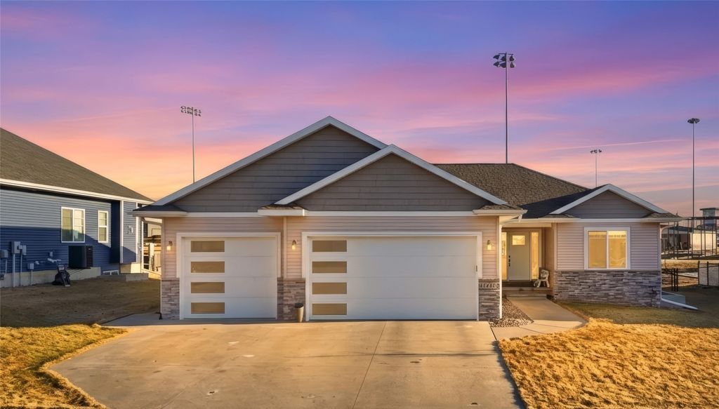 1405 E Tartan Drive, North Liberty, IA 52317