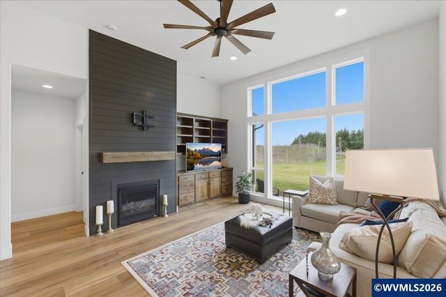 360 NW Earliblue Dr, Corvallis, OR 97330