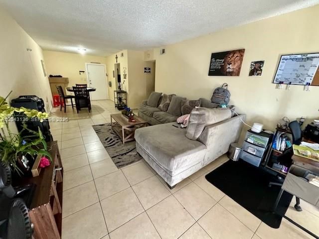 3700 NW 21st Street 410, Lauderdale Lakes, FL 33311