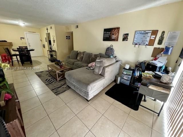 3700 NW 21st Street 410, Lauderdale Lakes, FL 33311