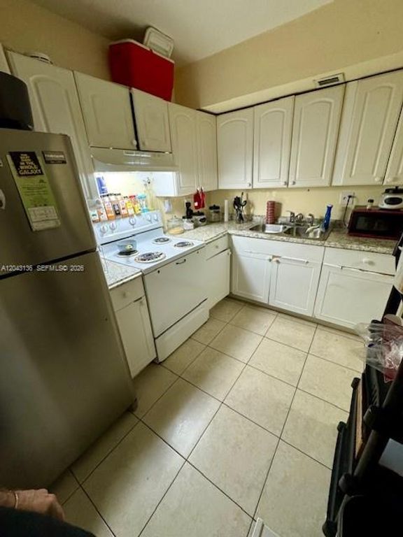 3700 NW 21st Street 410, Lauderdale Lakes, FL 33311