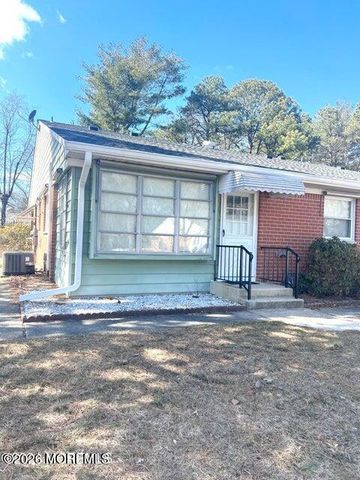 10 Bennington Drive A, Manchester, NJ 08759