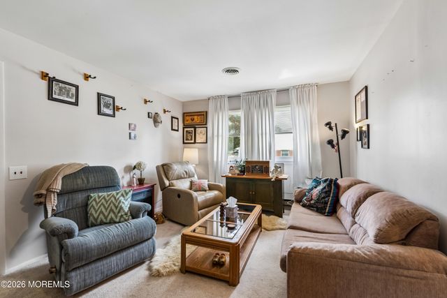10 Bennington Drive A, Manchester, NJ 08759