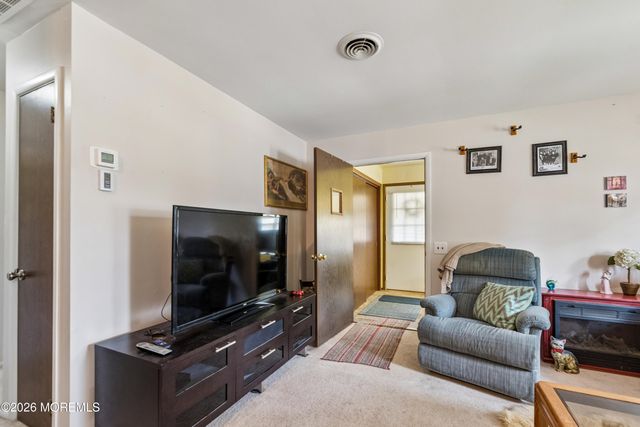 10 Bennington Drive A, Manchester, NJ 08759