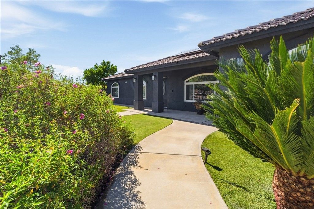 Image 3 of property listing at 7518 San Bruno, Hesperia, CA 92345