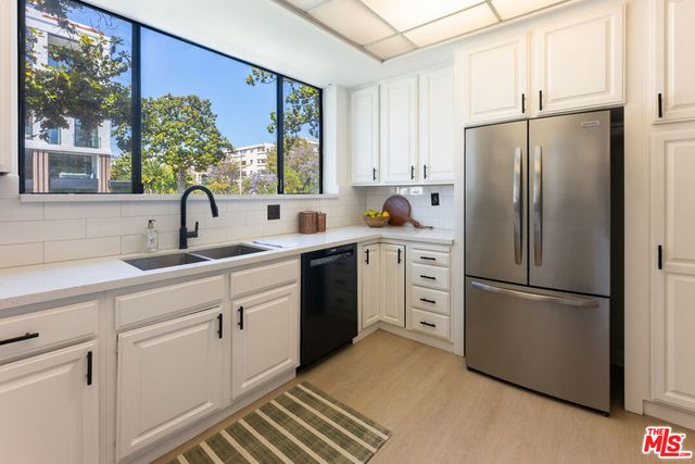 423 N Palm Drive 102, Beverly Hills, CA 90210