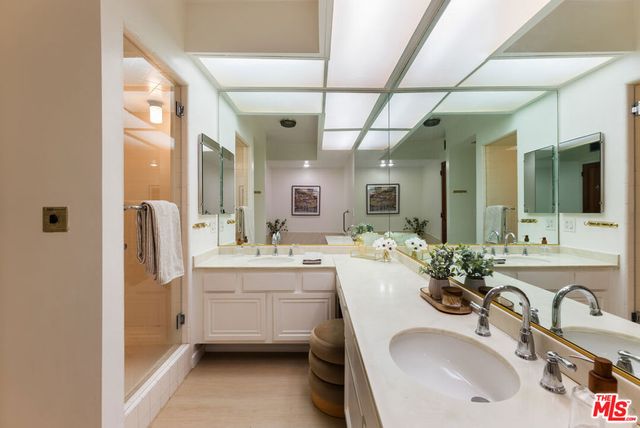 423 N Palm Drive 102, Beverly Hills, CA 90210