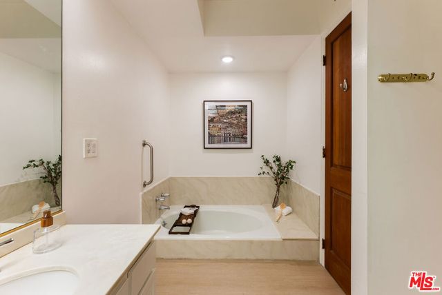 423 N Palm Drive 102, Beverly Hills, CA 90210