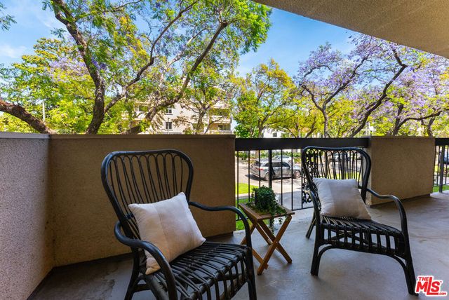 423 N Palm Drive 102, Beverly Hills, CA 90210
