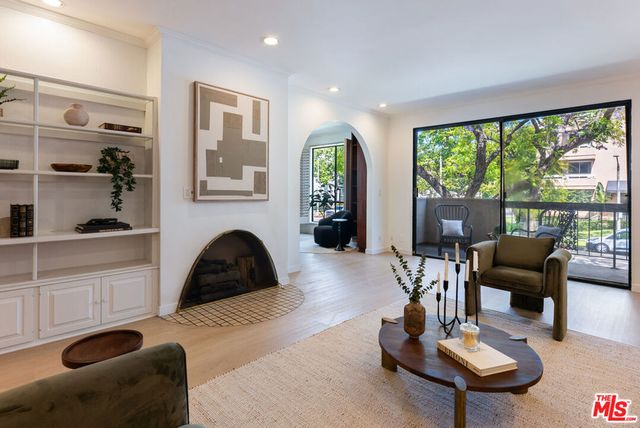 423 N Palm Drive 102, Beverly Hills, CA 90210