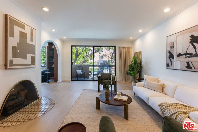 423 N Palm Drive 102, Beverly Hills, CA 90210