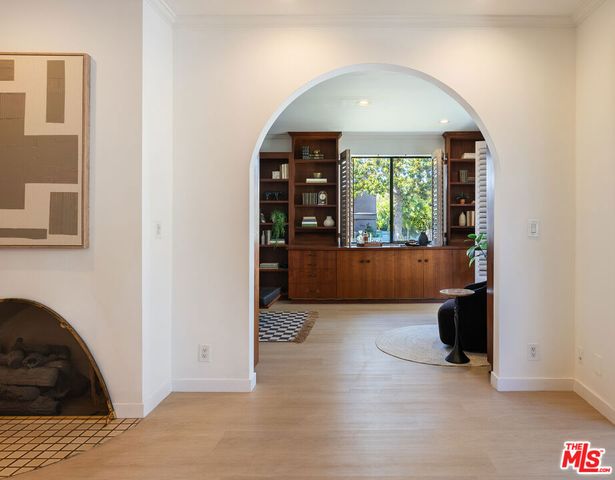 423 N Palm Drive 102, Beverly Hills, CA 90210