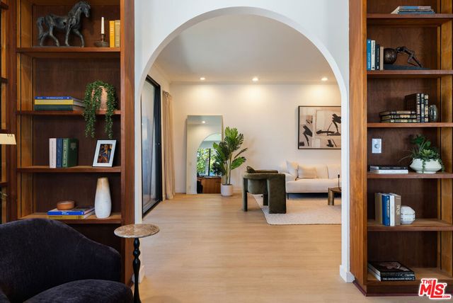 423 N Palm Drive 102, Beverly Hills, CA 90210