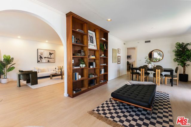 423 N Palm Drive 102, Beverly Hills, CA 90210