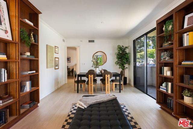423 N Palm Drive 102, Beverly Hills, CA 90210