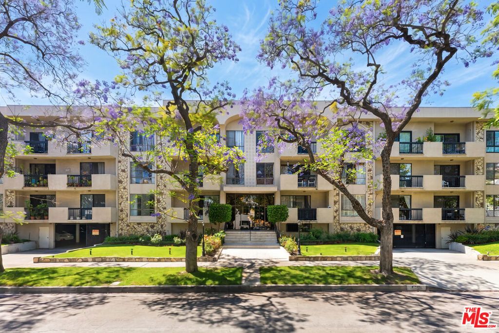423 N Palm Drive 102, Beverly Hills, CA 90210