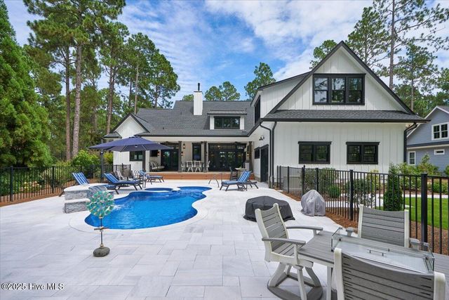 20 Augusta Drive, Southern Pines, NC 28387