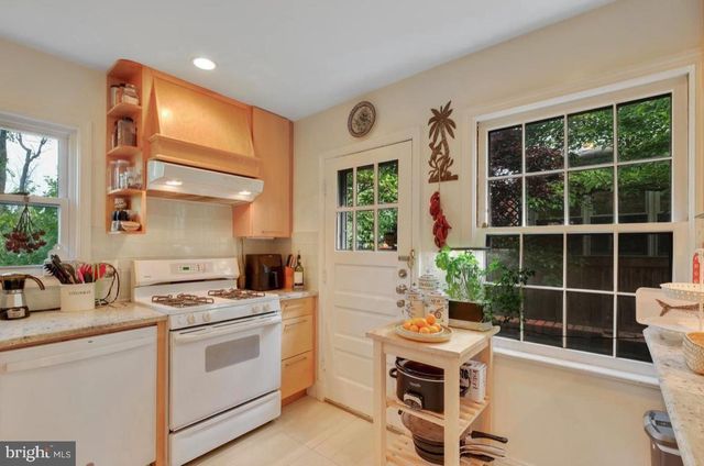 9504 MILSTEAD DR, Bethesda, MD 20817