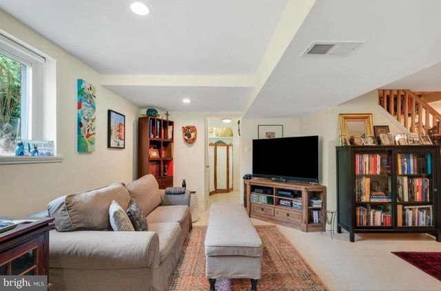 9504 MILSTEAD DR, Bethesda, MD 20817