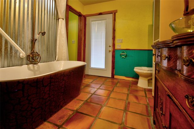 8653 N State Hwy 16, Llano, TX 78643