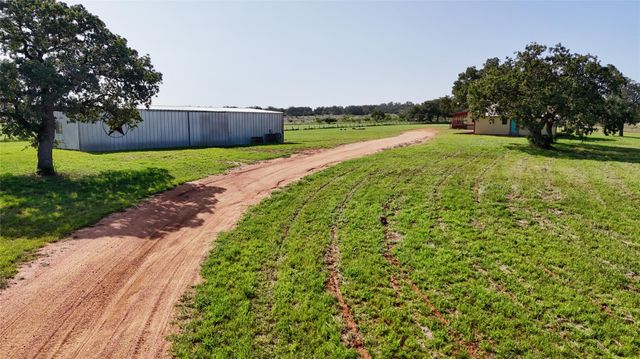 8653 N State Hwy 16, Llano, TX 78643