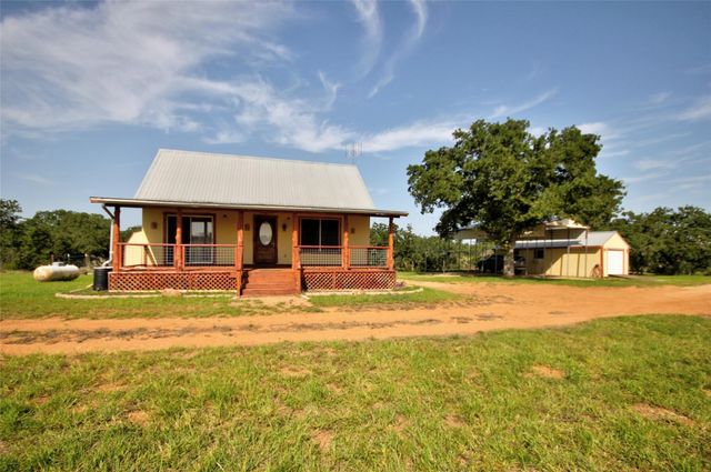 8653 N State Hwy 16, Llano, TX 78643