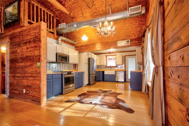8653 N State Hwy 16, Llano, TX 78643
