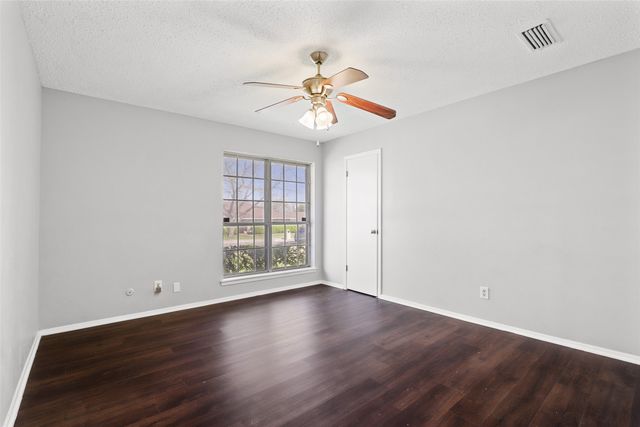 2736 Meadow Harvest Lane, Dallas, TX 75237