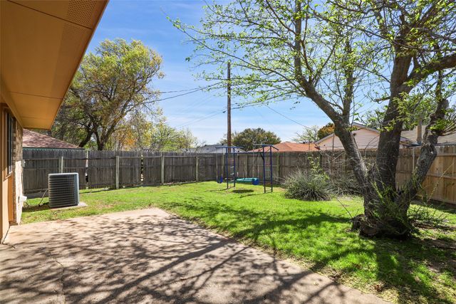 2736 Meadow Harvest Lane, Dallas, TX 75237