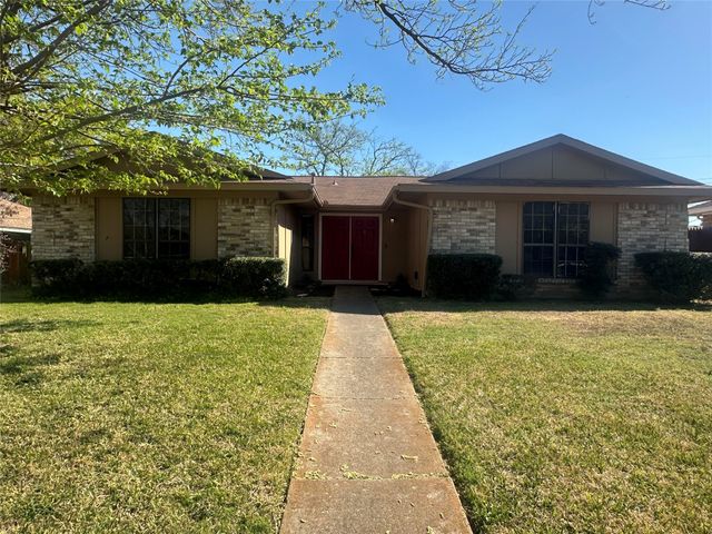 2736 Meadow Harvest Lane, Dallas, TX 75237