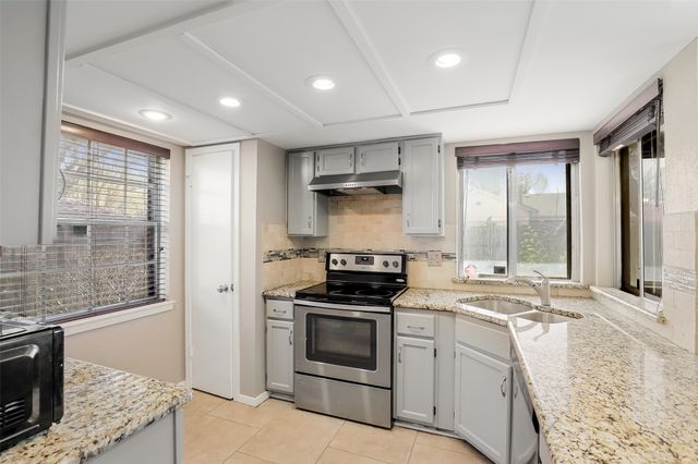 2736 Meadow Harvest Lane, Dallas, TX 75237