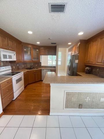1328 Bayview Circle, Weston, FL 33326