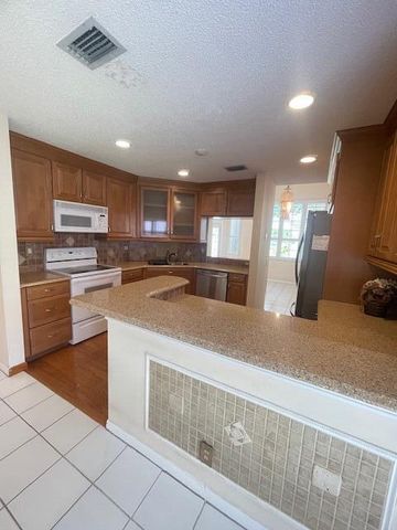 1328 Bayview Circle, Weston, FL 33326