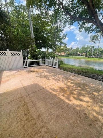 1328 Bayview Circle, Weston, FL 33326