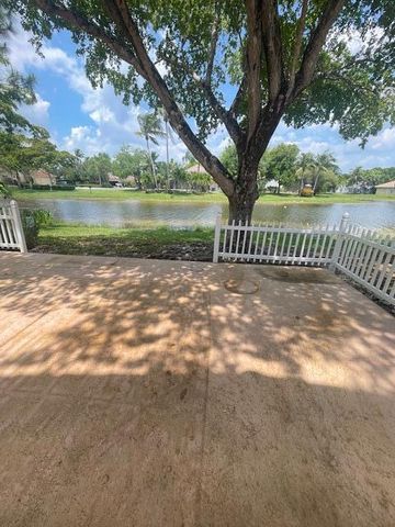 1328 Bayview Circle, Weston, FL 33326