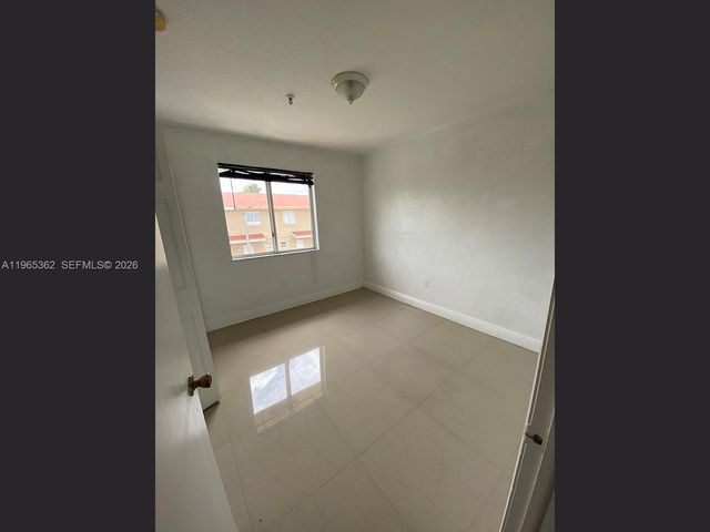 8031 NW 8th Street 17, Miami, FL 33126