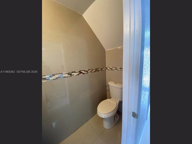8031 NW 8th Street 17, Miami, FL 33126
