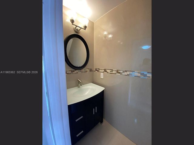 8031 NW 8th Street 17, Miami, FL 33126