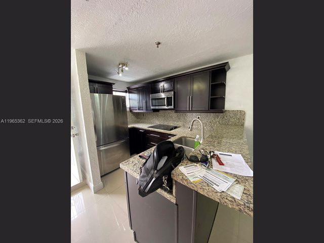 8031 NW 8th Street 17, Miami, FL 33126