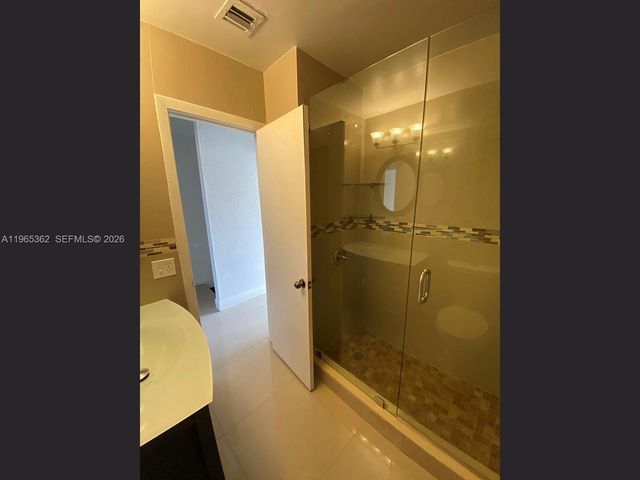 8031 NW 8th Street 17, Miami, FL 33126