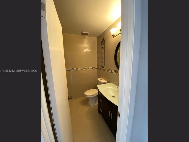 8031 NW 8th Street 17, Miami, FL 33126