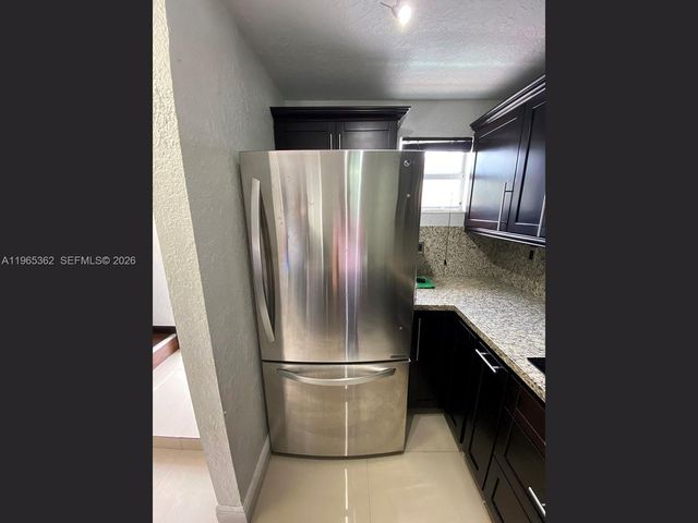 8031 NW 8th Street 17, Miami, FL 33126