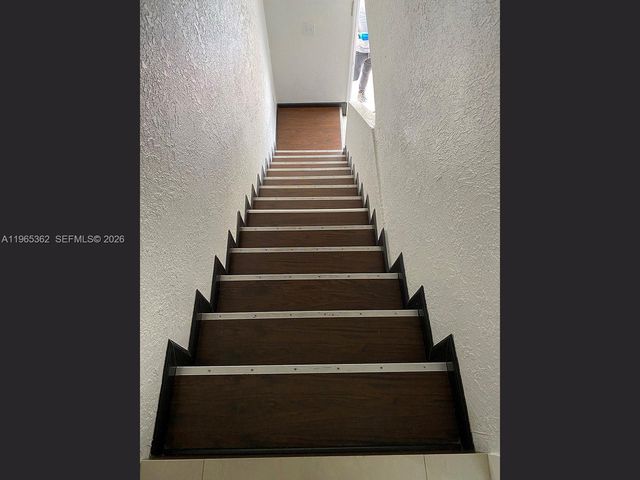8031 NW 8th Street 17, Miami, FL 33126