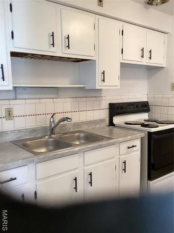 7401 Haywood Drive, Hanley Hills, MO 63133