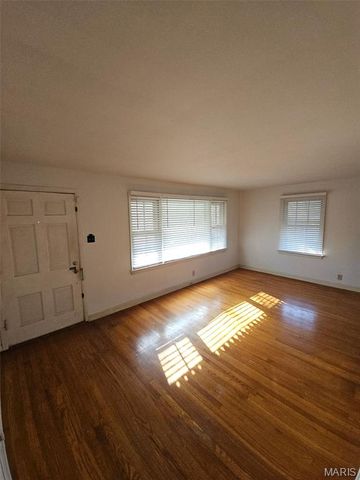 7401 Haywood Drive, Hanley Hills, MO 63133