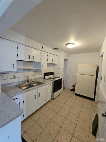 7401 Haywood Drive, Hanley Hills, MO 63133