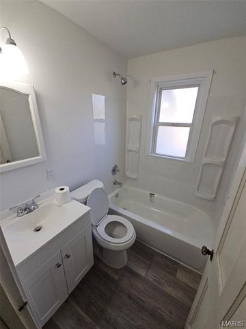 7401 Haywood Drive, Hanley Hills, MO 63133