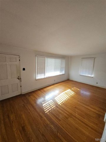 7401 Haywood Drive, Hanley Hills, MO 63133